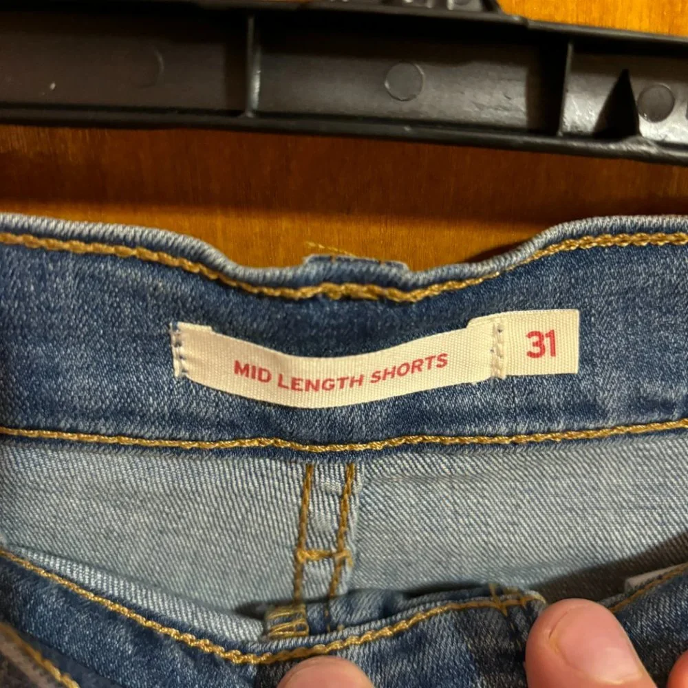 Levi’s Mid Length Denim Shorts 5 Pocket Medium‎ Blue